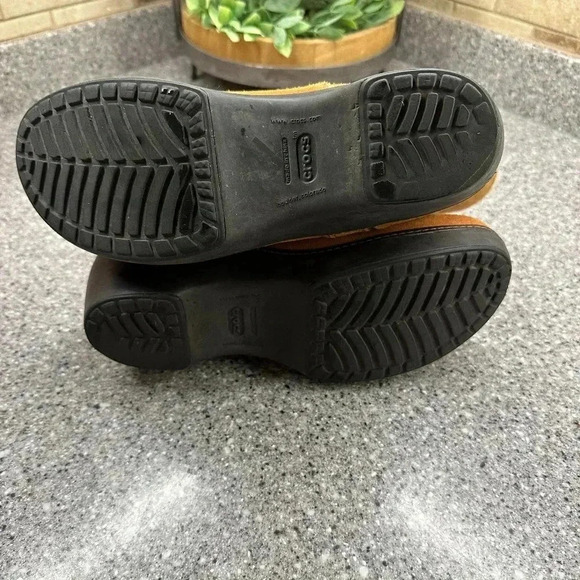 Crocs Tan Winter boots Suede with Knit Fold over cuffs Buckle Accent size 9 - Picture 3 of 10